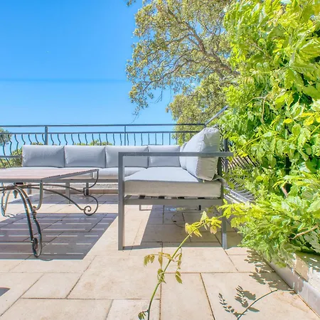 Villa Avec Vue Dans Le Golfe De Saint Tropez, à 15 Min à Pied, Calme Et Nature