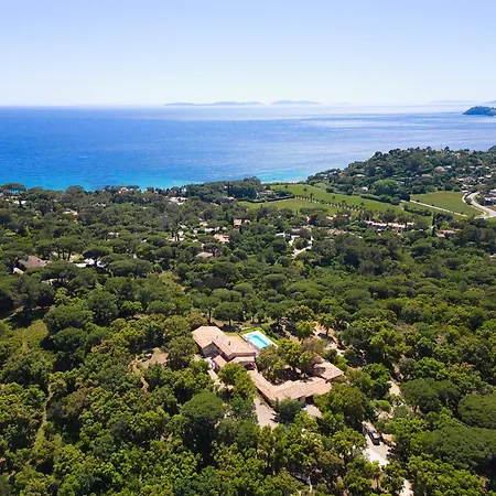 Avec Vue Dans Le Golfe De Saint Tropez, A 15 Min A Pied, Calme Et Nature *