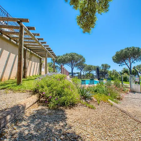 Villa Avec Vue Dans Le Golfe De Saint Tropez, à 15 Min à Pied, Calme Et Nature *