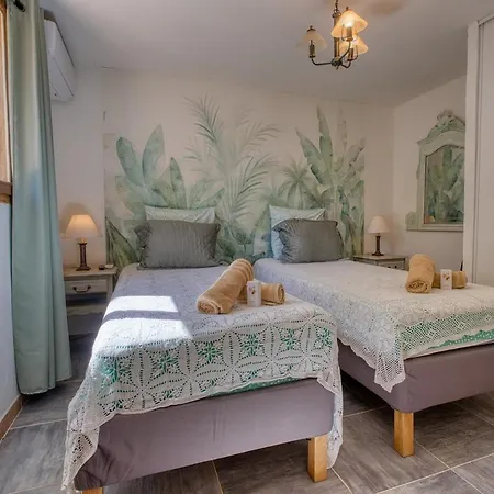 Villa Avec Vue Dans Le Golfe De Saint Tropez, à 15 Min à Pied, Calme Et Nature