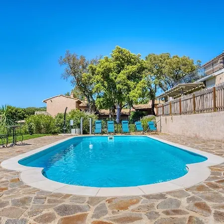 Villa Avec Vue Dans Le Golfe De Saint Tropez, à 15 Min à Pied, Calme Et Nature